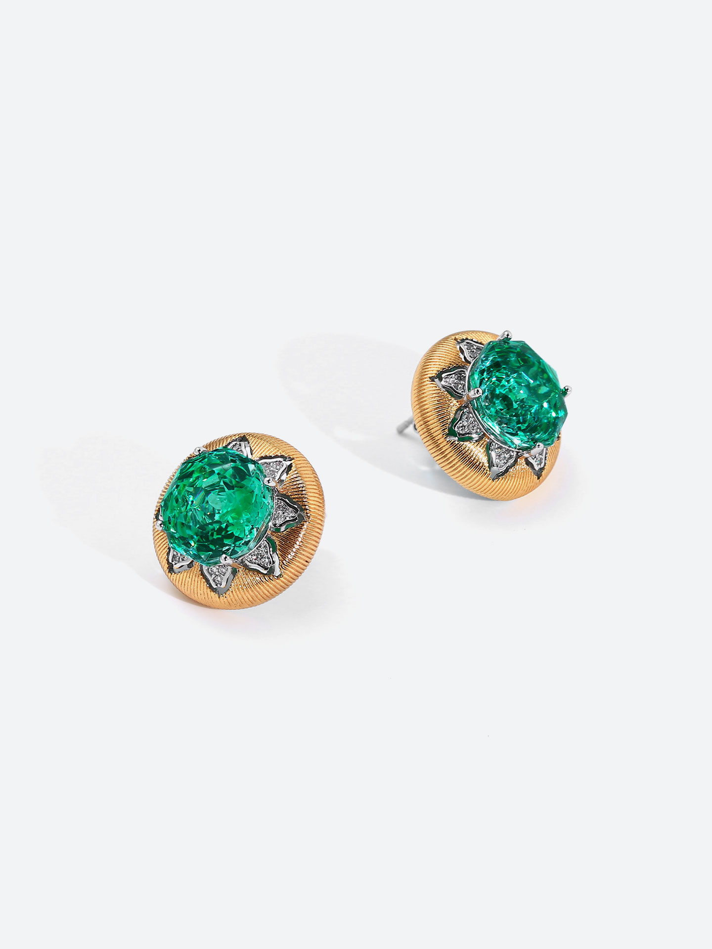 Vintage Emerald Gold Plated 18K Gold Luxury Women's Stud Earrings - Image 2