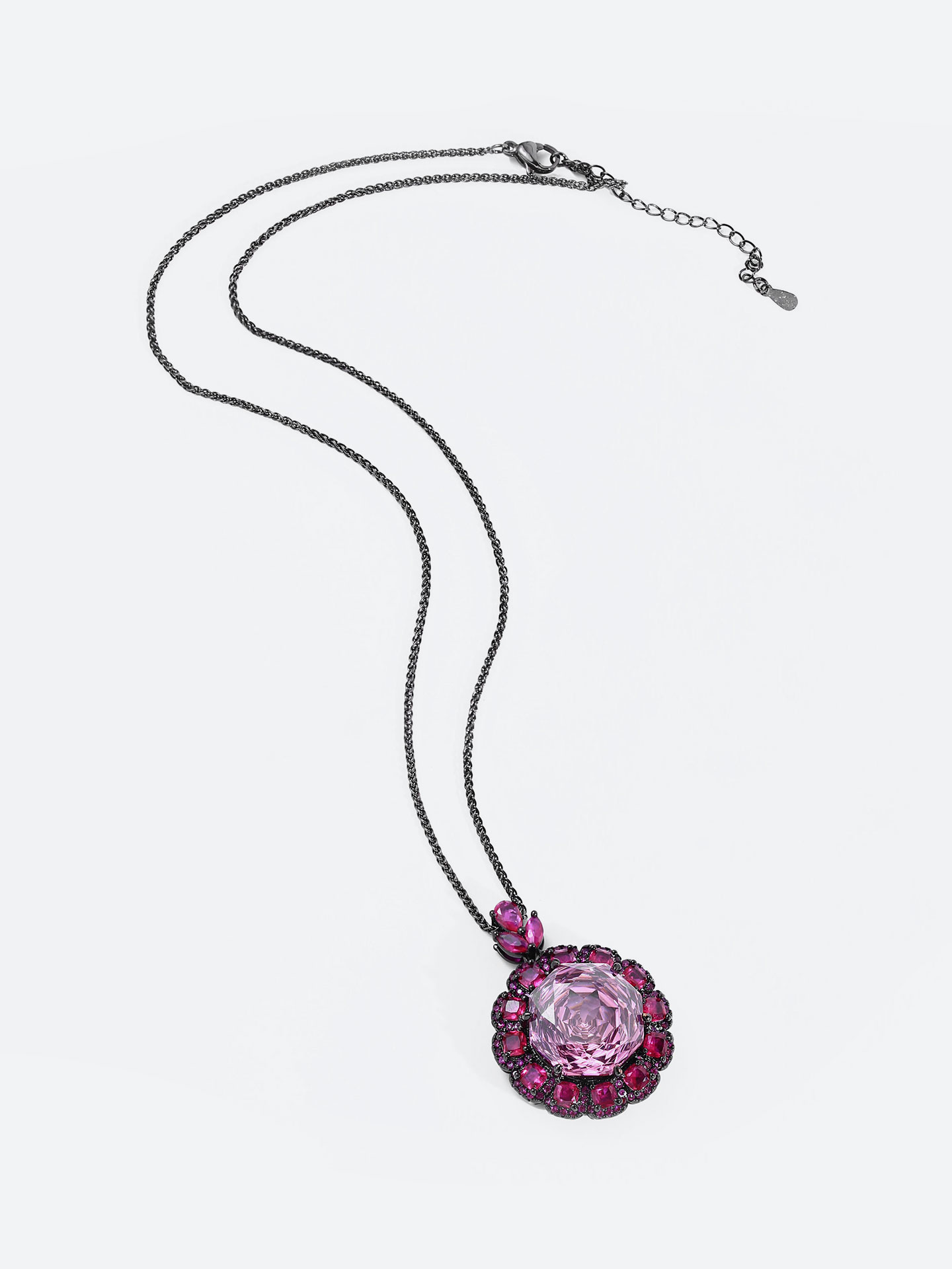 Luxury Women's Black Copper Plated Rose Red Gemstone Necklace - Image 2