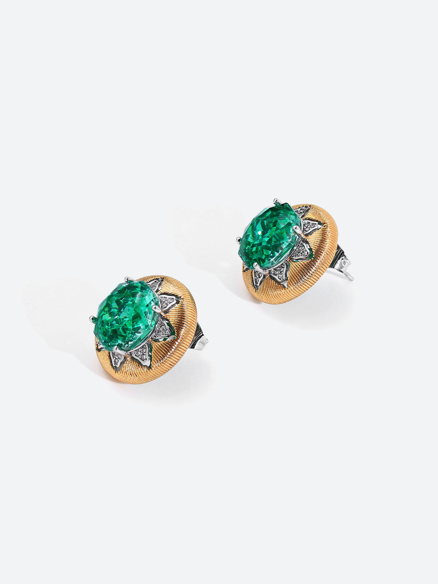 Vintage Emerald Gold Plated 18K Gold Luxury Women's Stud Earrings - Image 3