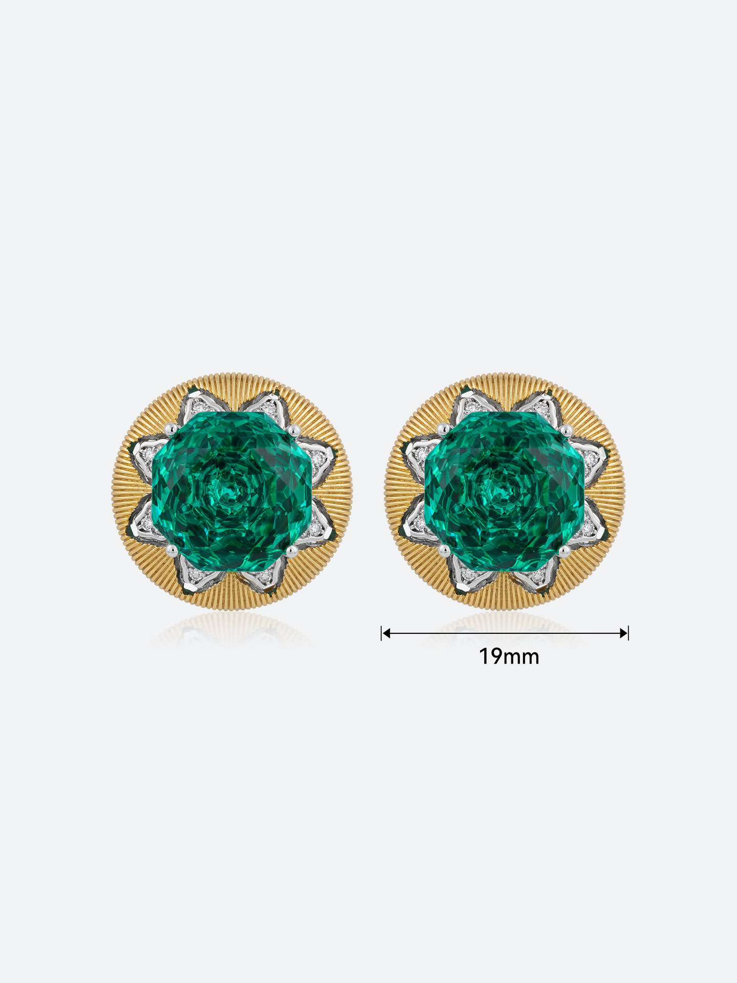 Vintage Emerald Gold Plated 18K Gold Luxury Women's Stud Earrings - Image 5